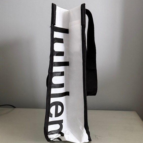 lululemon athletica Monochrome Side Tote - Picture 3 of 6